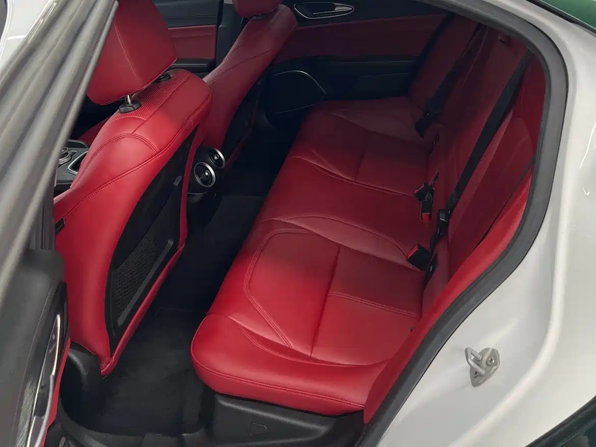 Alfa Romeo Giulia 2020 2020 2.0T 280HP Luxury Edition