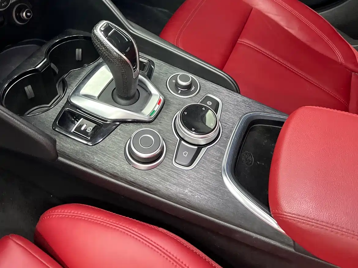 Alfa Romeo Giulia 2020 2020 2.0T 280HP Luxury Edition