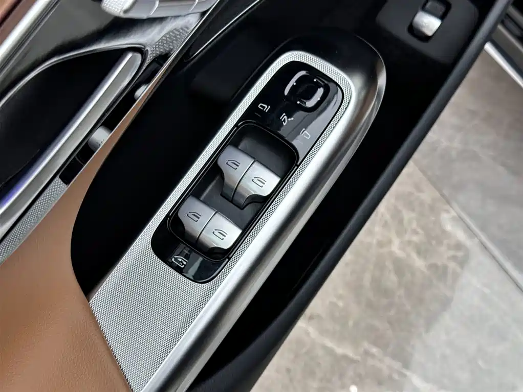 Mercedes-Benz E-Class 2025 E 260 L фото 16
