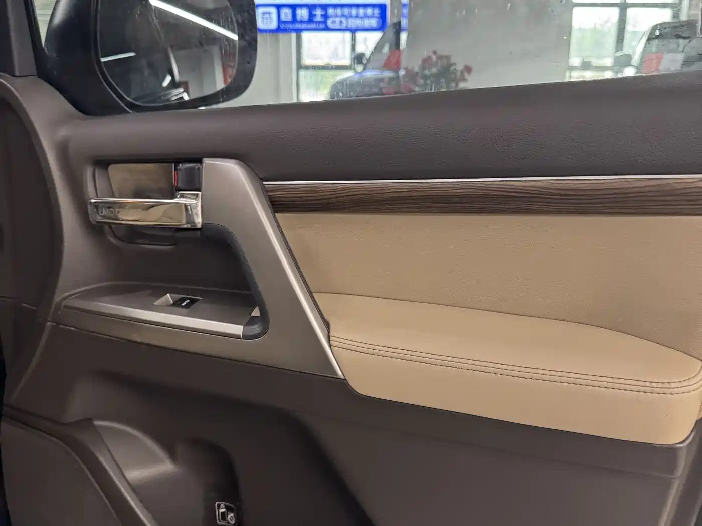 Toyota Land Cruiser 2010 Model 4.0L Automatic VX фото 20