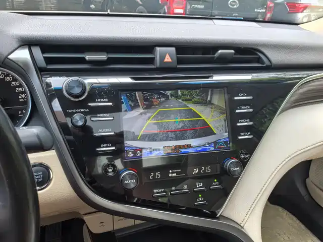 Toyota Camry 2018 2.5G Luxury Edition — фото 2