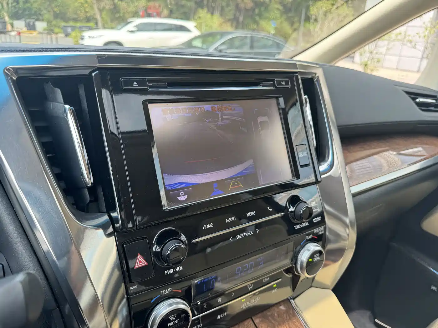 Toyota Alphard 2015 3.5L Premium Edition фото 10
