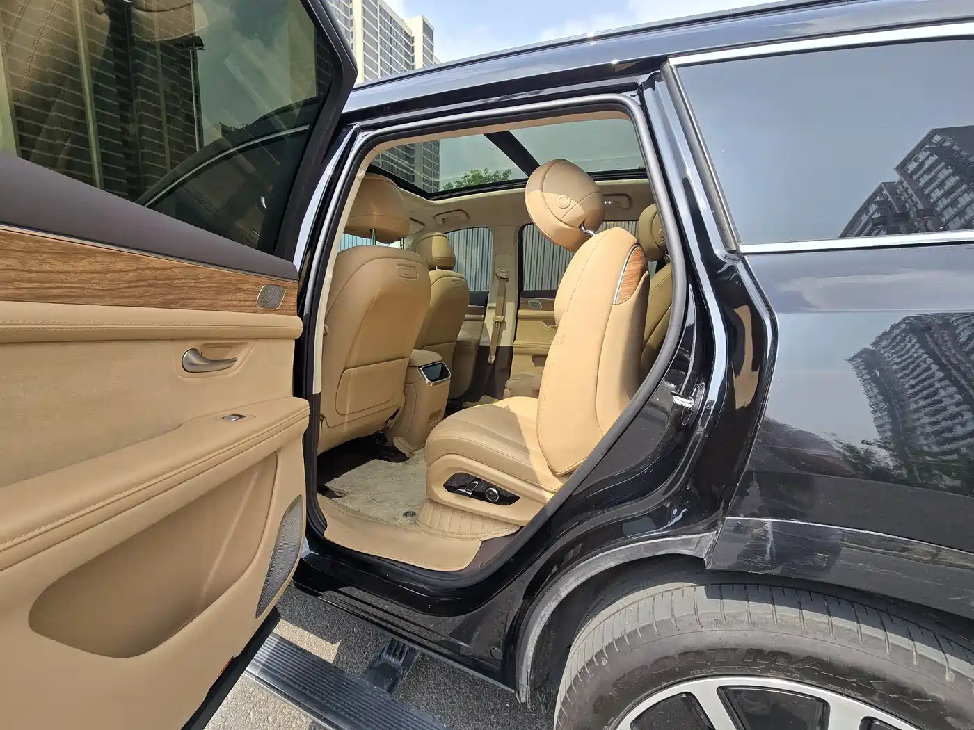 AITO Wenjie AITO M7 2024 1.5T Smart Drive RWD Ultra 6-seater фото 6