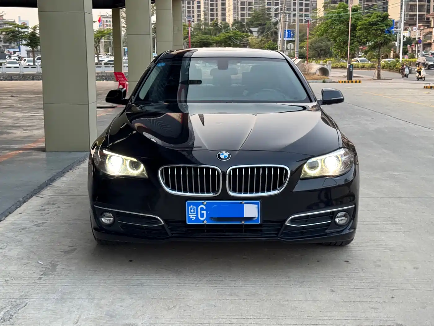 BMW 5 Series 2014 525Li Leading фото 2