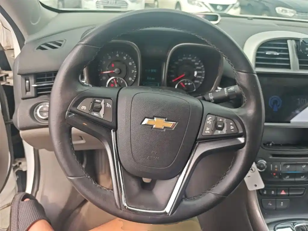 Chevrolet Malibu 2014 2.0L Automatic Luxury фото 11