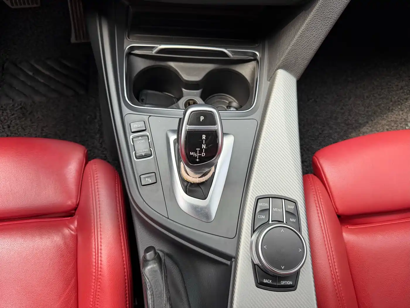 BMW 3 Series 2018 320i M Sport Black Night Edition фото 15