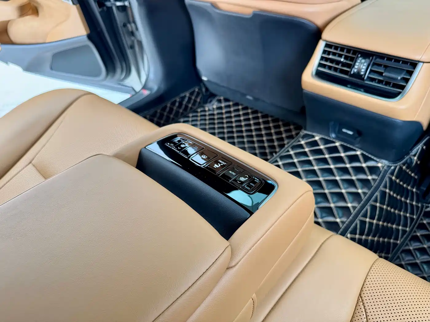 Lexus LS 2021 500h Excellence Edition фото 23