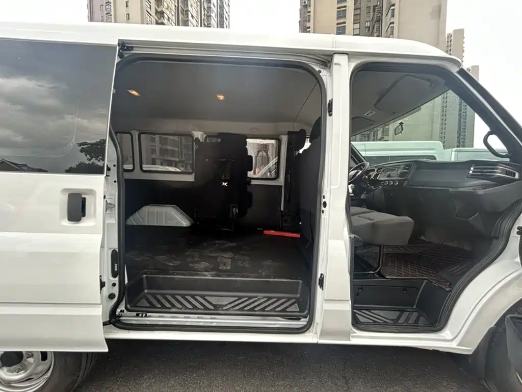 Jiangling JMC Fushun 2025 2025 Model 2.0T 6MT Diesel Short Wheelbase Low Roof Commercial MPV 5/6 Seats with Dual Swing Doors