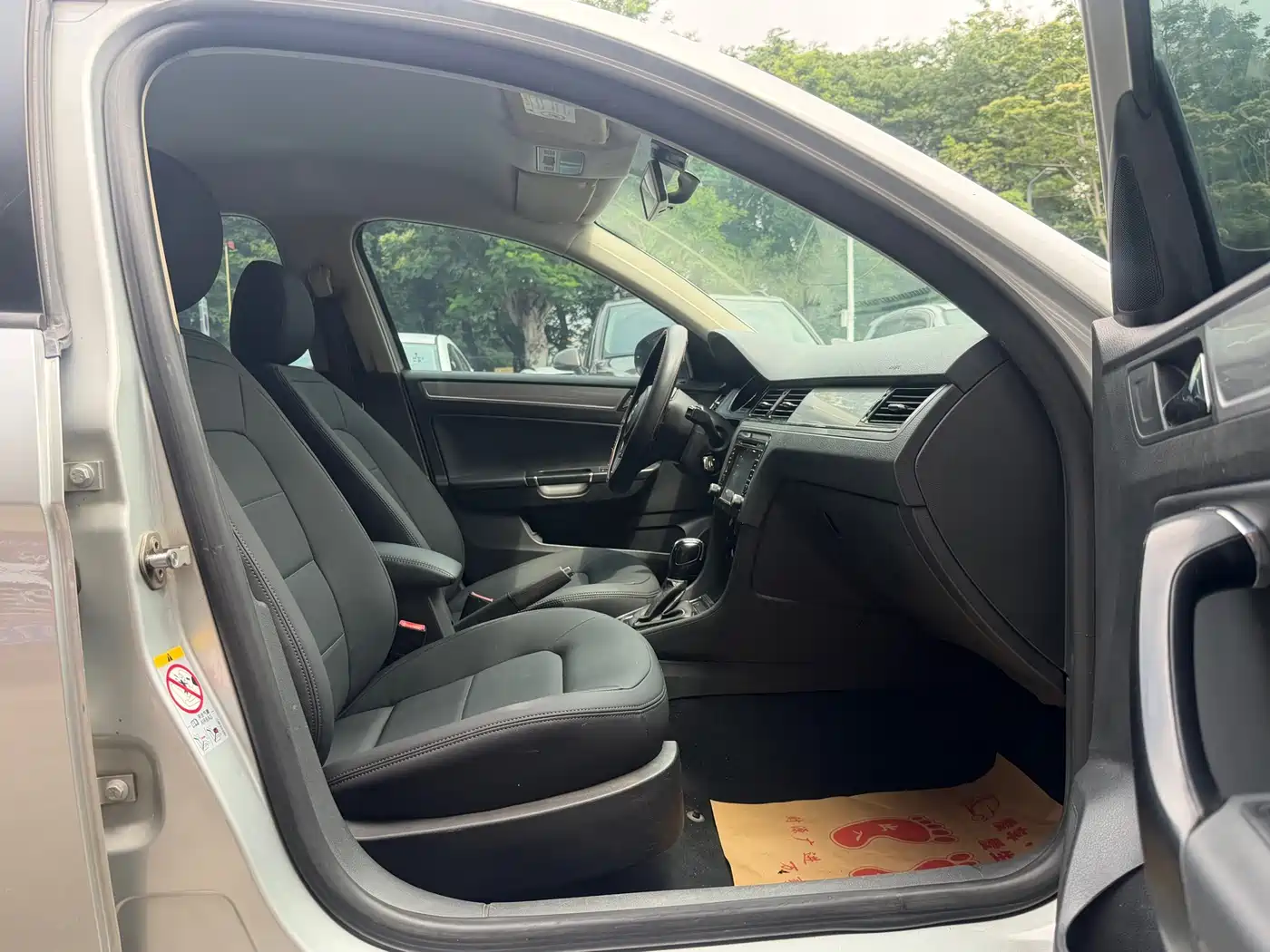 Volkswagen Bora 2015 Quality Edition 1.6L Automatic Fashion фото 12