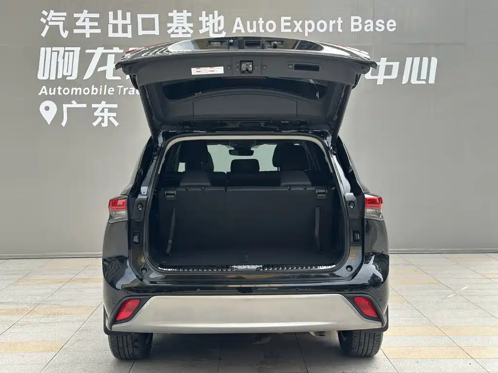 TOYOTA HIGHLANDER