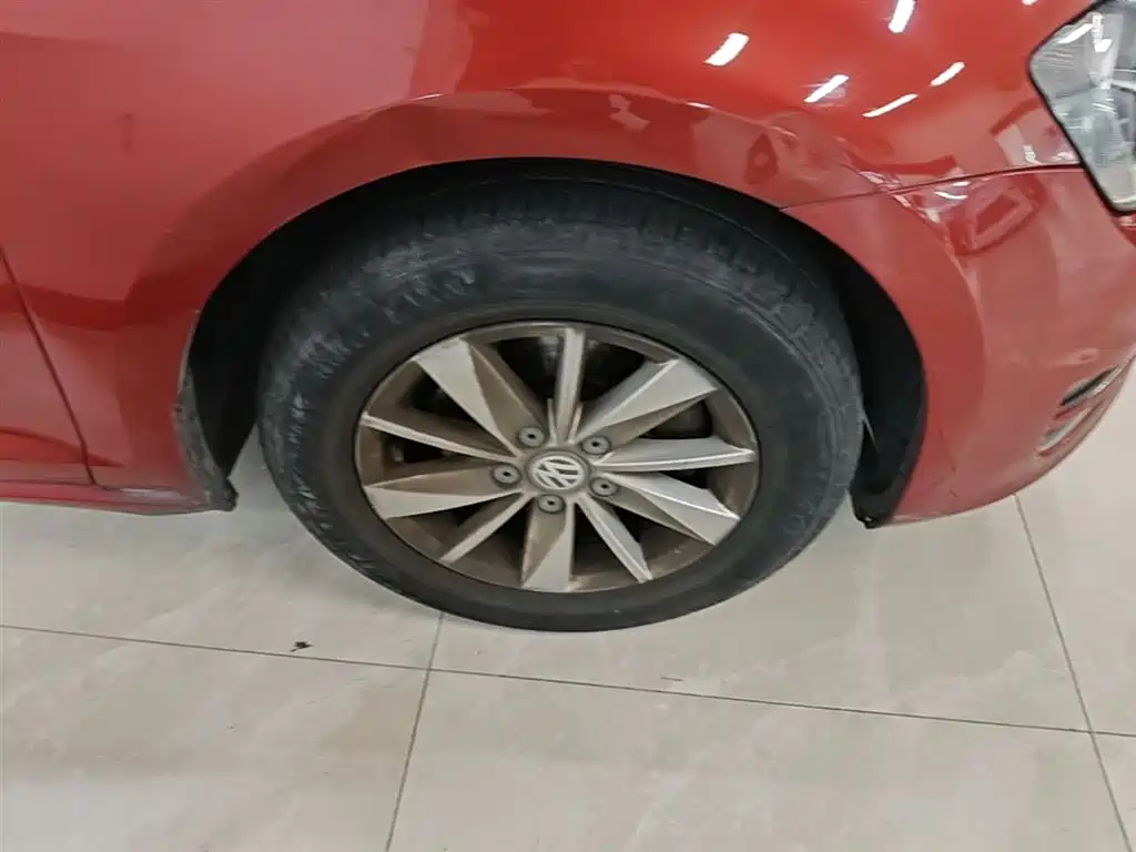 Volkswagen Golf 2014 1.6L Automatic Fashion Edition фото 14