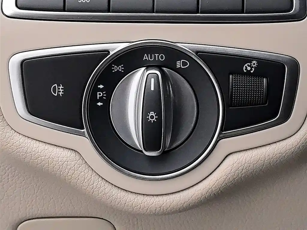 Mercedes-Benz V-Class 2021 V 260 L Long Wheelbase Luxury Edition фото 21