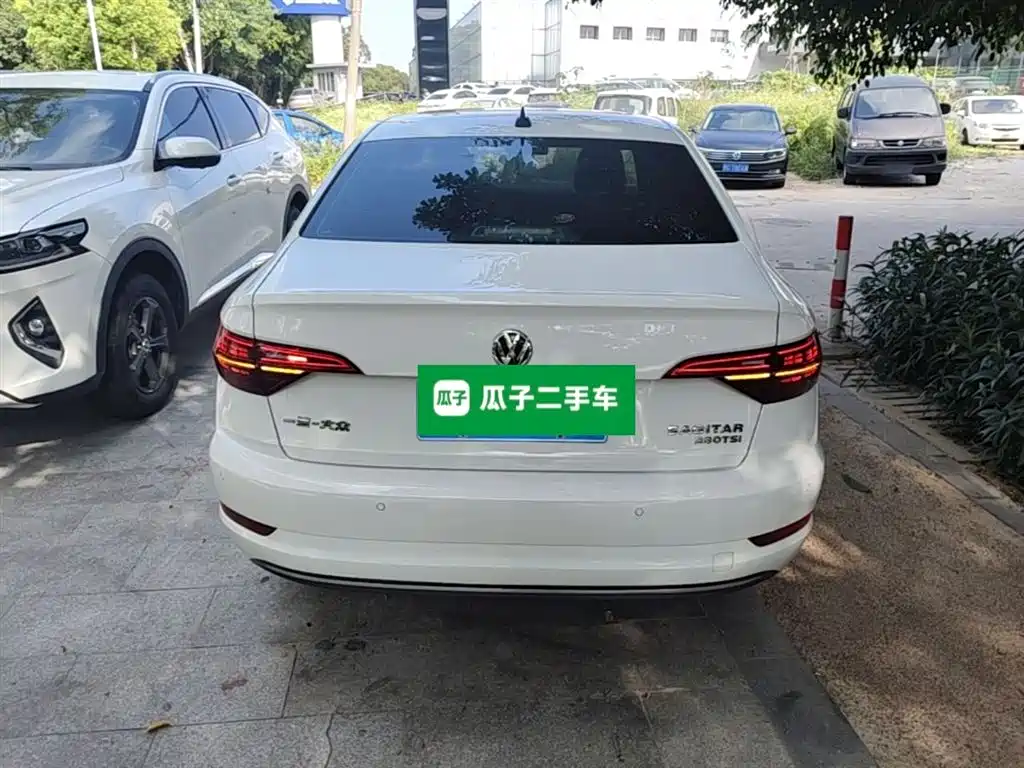 VOLKSWAGEN SAGITAR