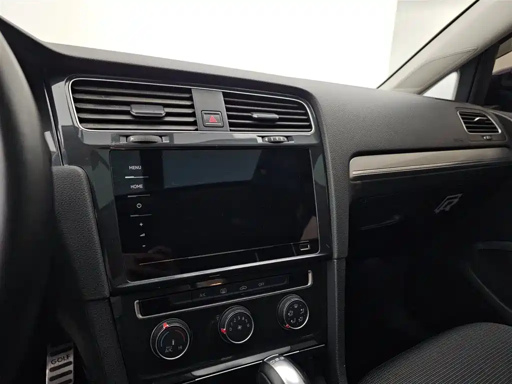 Volkswagen Golf 2020 Beloved Edition 280TSI DSG Comfort фото 10