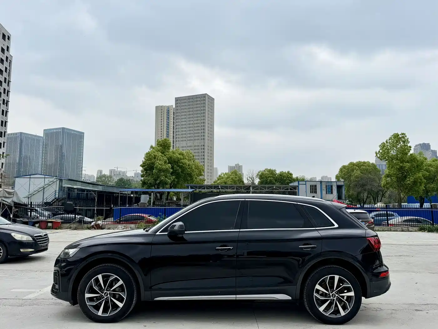 Audi Q5L 2025 45th Anniversary Edition 40 TFSI Dynamic Fashion фото 5