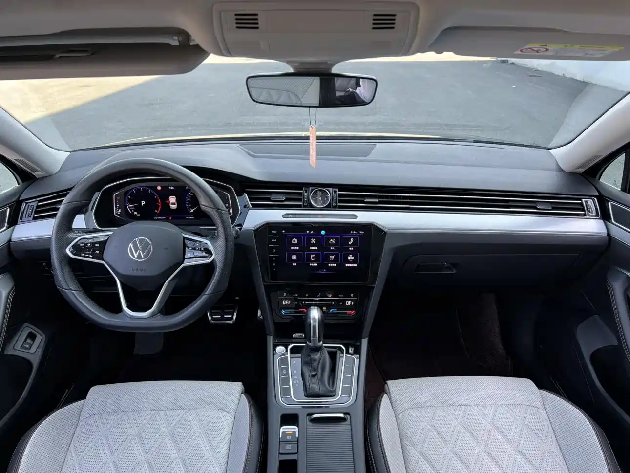 Volkswagen Magotan 2023 Model 2 Million Commemorative Edition 330TSI DSG Luxury фото 11