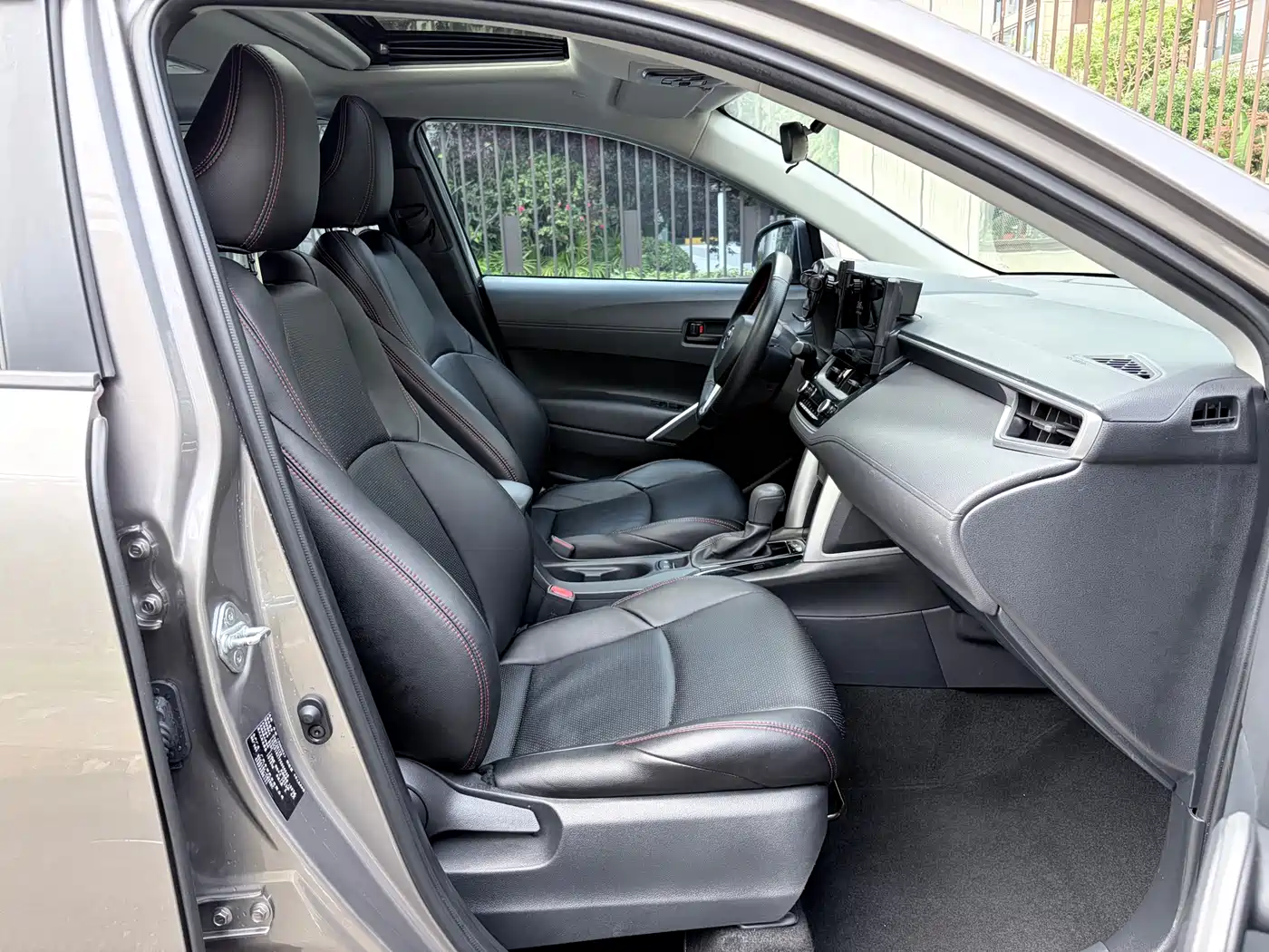 Toyota Frontlander 2023 2.0L CVT Leading Edition фото 16
