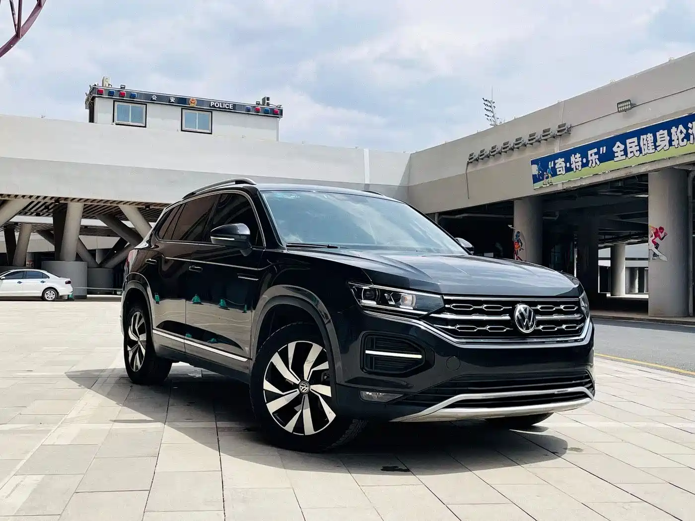 Volkswagen Tayron 2019 330TSI 4WD Luxury China VI фото 3