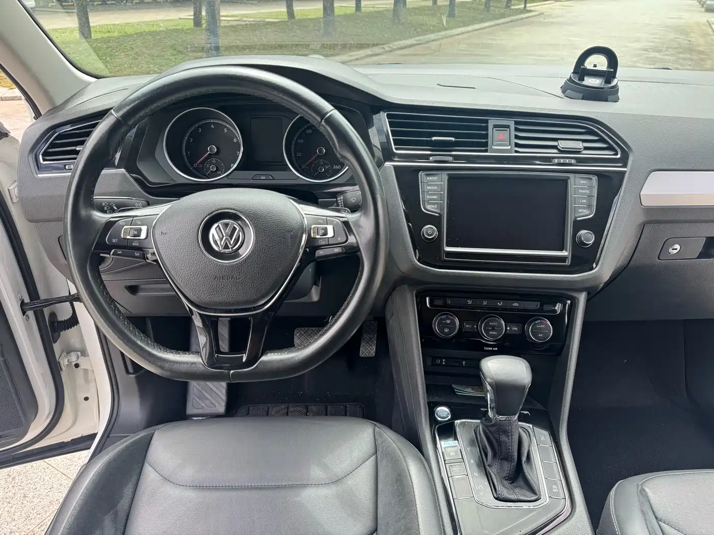 Volkswagen Tiguan L 2017 330TSI Automatic 2WD Comfort Edition фото 7