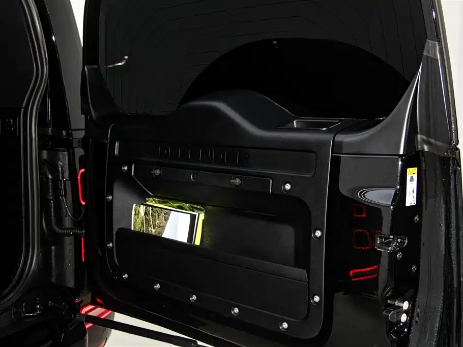 Land Rover Defender 2025 110 3.0T P400 -Dynamic HSE фото 33