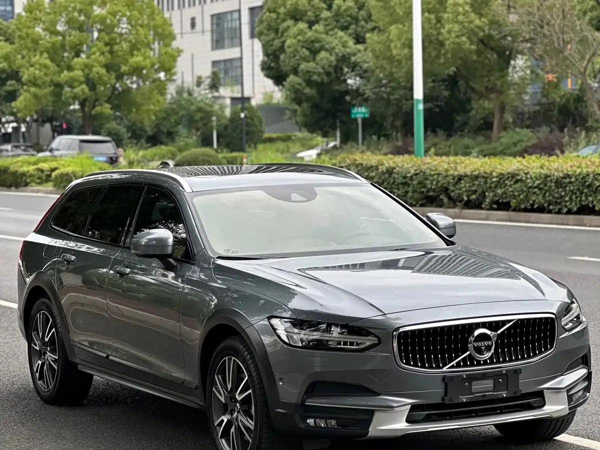 Фото 2 - Volvo V90