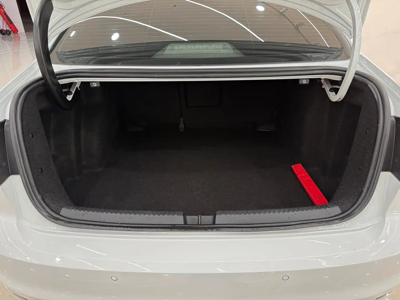 Volkswagen Sagitar 2018 1.6L Automatic Comfort фото 14