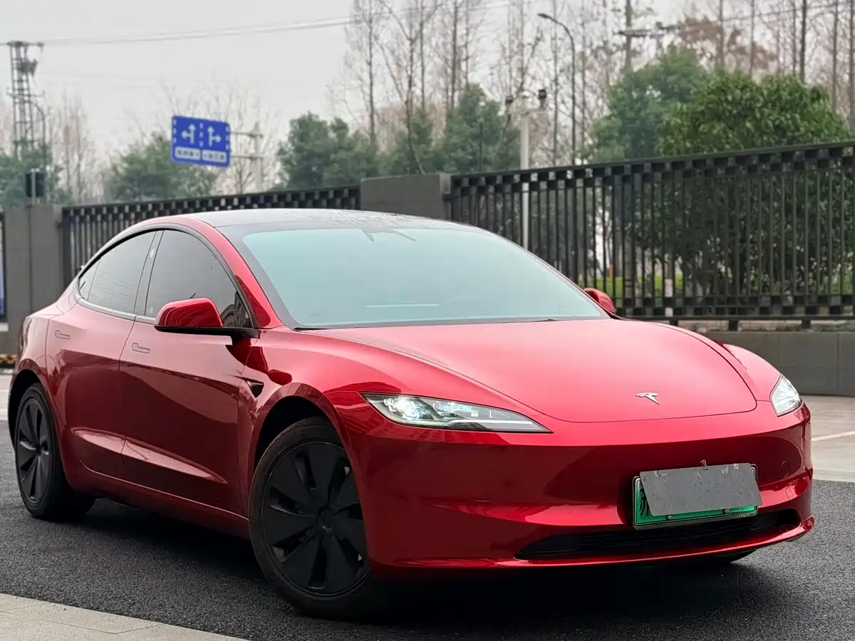 TESLA MODEL 3