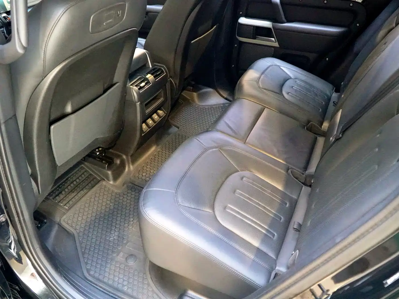 Land Rover Defender 2021 110 P400 X-DYNAMIC HSE фото 7