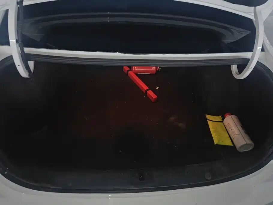 Roewe i6 2020 2020 PLUS 1.6L CVT 4G Connected Glory Luxury Edition