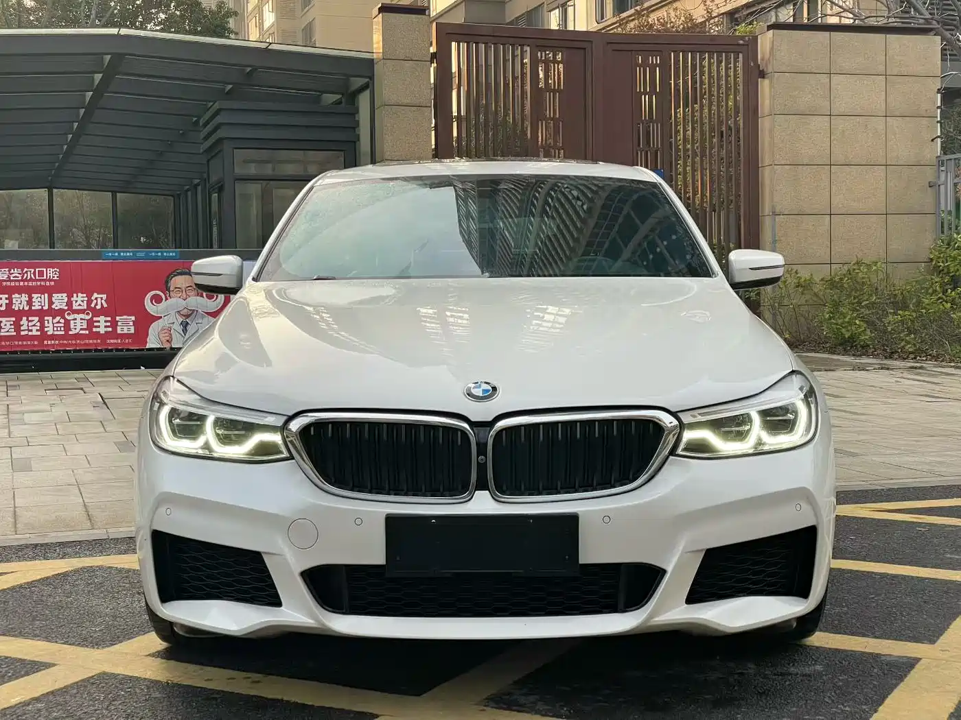 Photo 2 - BMW 6 Series GT
