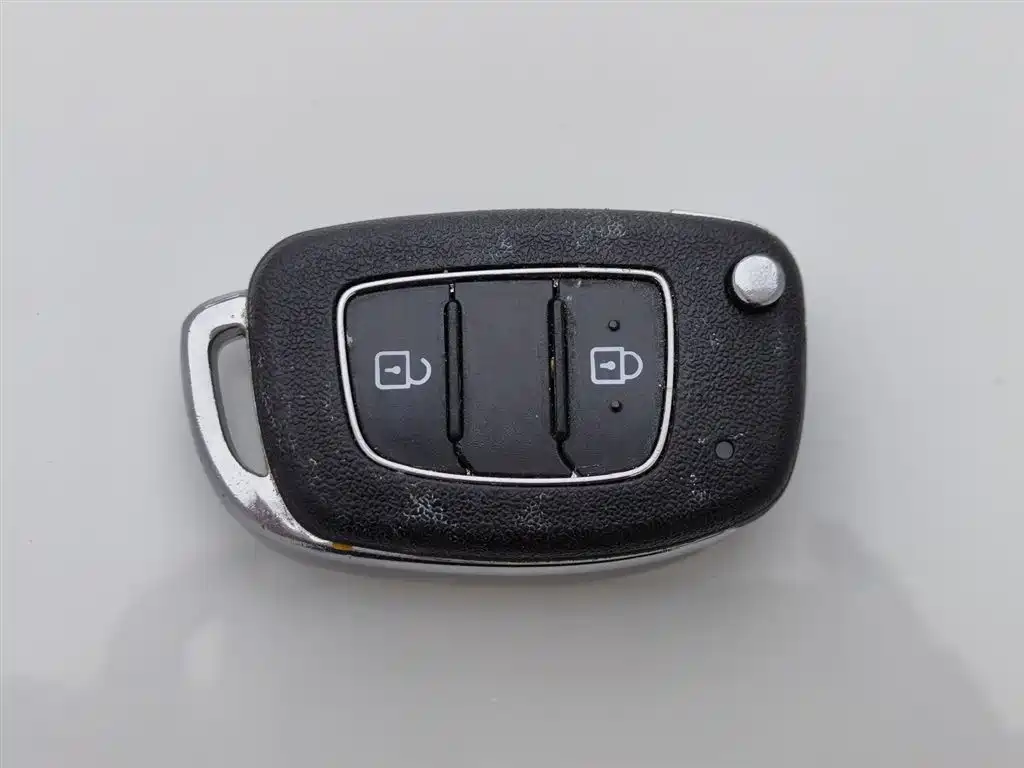 Hyundai Verna 2017 1.4L Manual Renewal Edition China VI фото 19