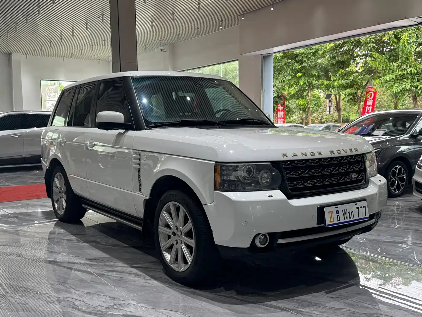 Land Rover Range Rover 2011 5.0 SC V8 фото 3