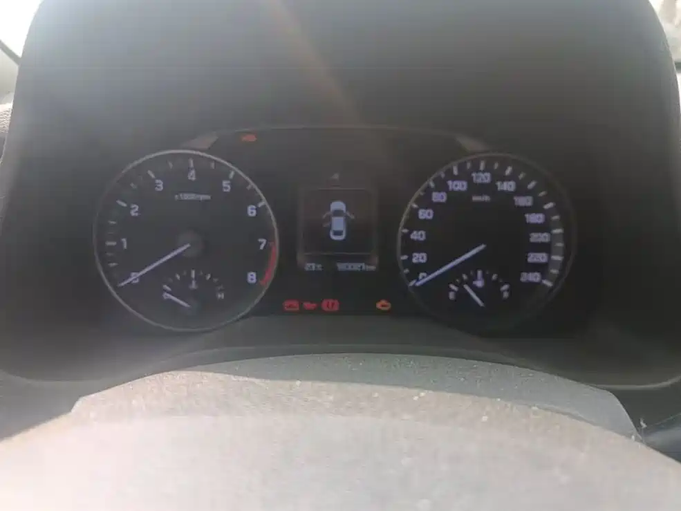 Hyundai Elantra 2016 1.6L Manual Smart·Youth Edition фото 12