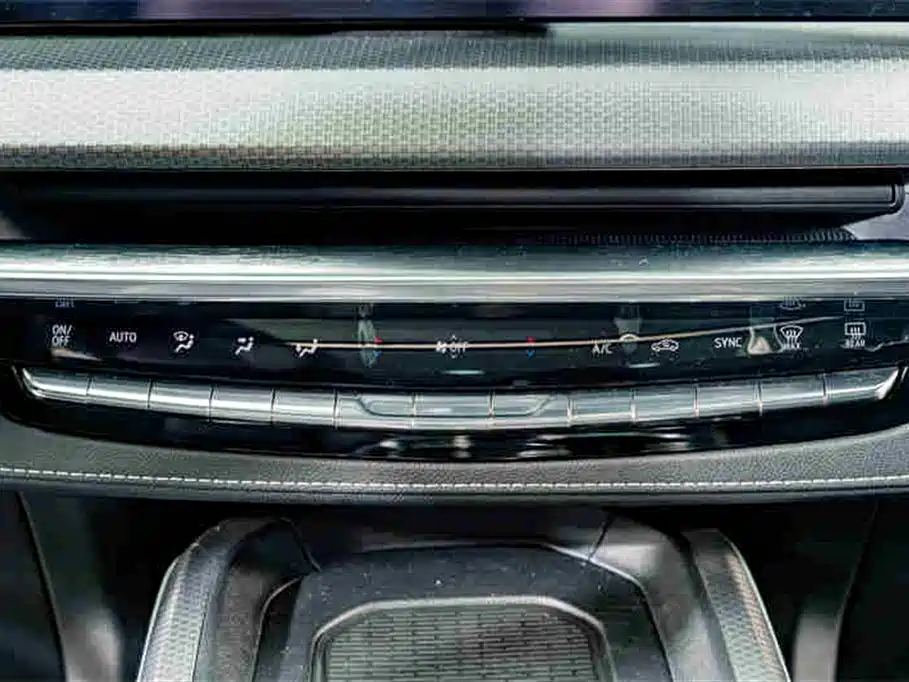 Cadillac XT5 2025 2.0T Luxury фото 13