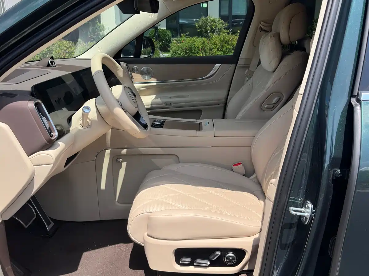 AITO Wenjie AITO M9 2026 Extended Range Ultra Edition 52kWh 6-seater фото 10