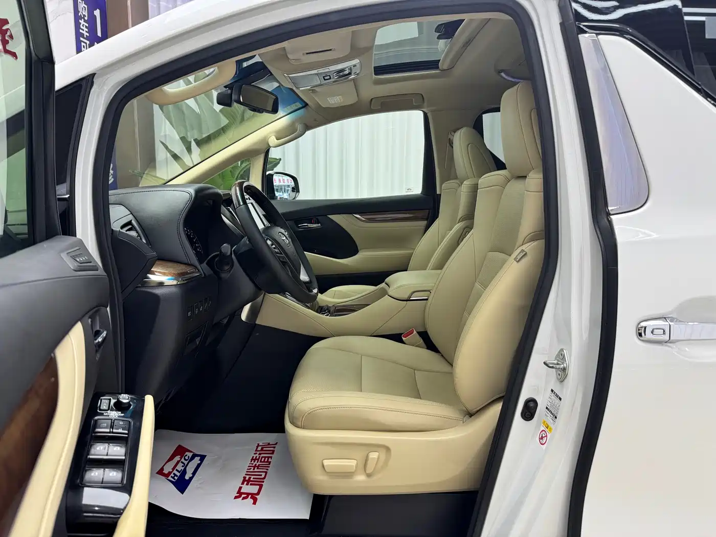 Toyota Alphard 2015 3.5L Premium Edition фото 7