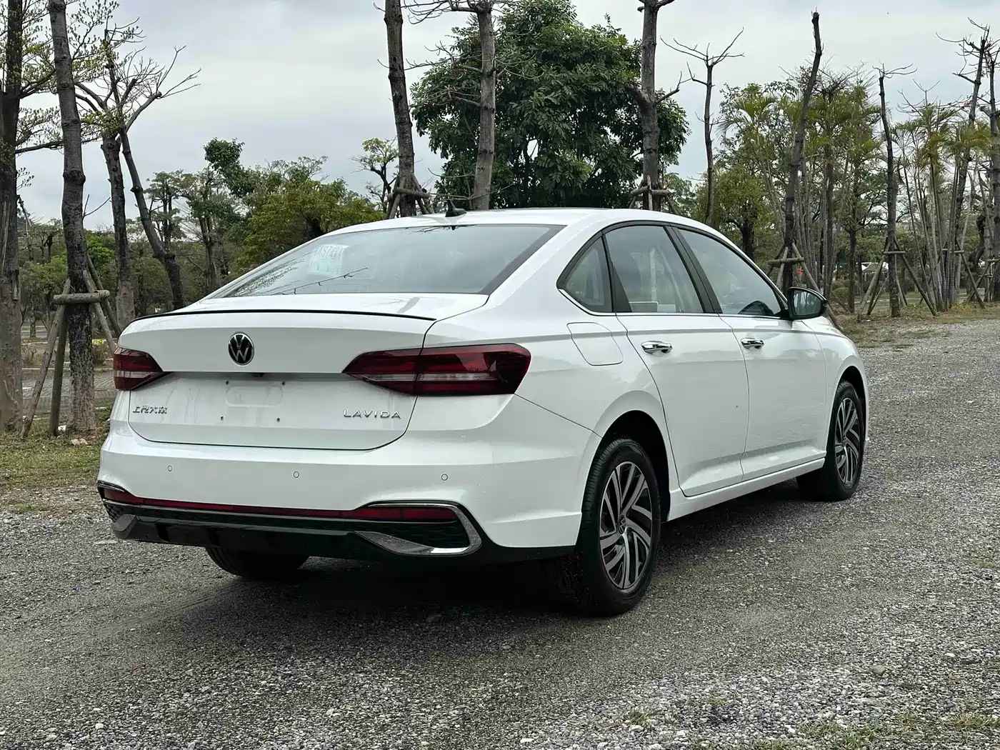 Volkswagen Lavida 2024 Model 300TSI DSG Starlight Leading Edition фото 4