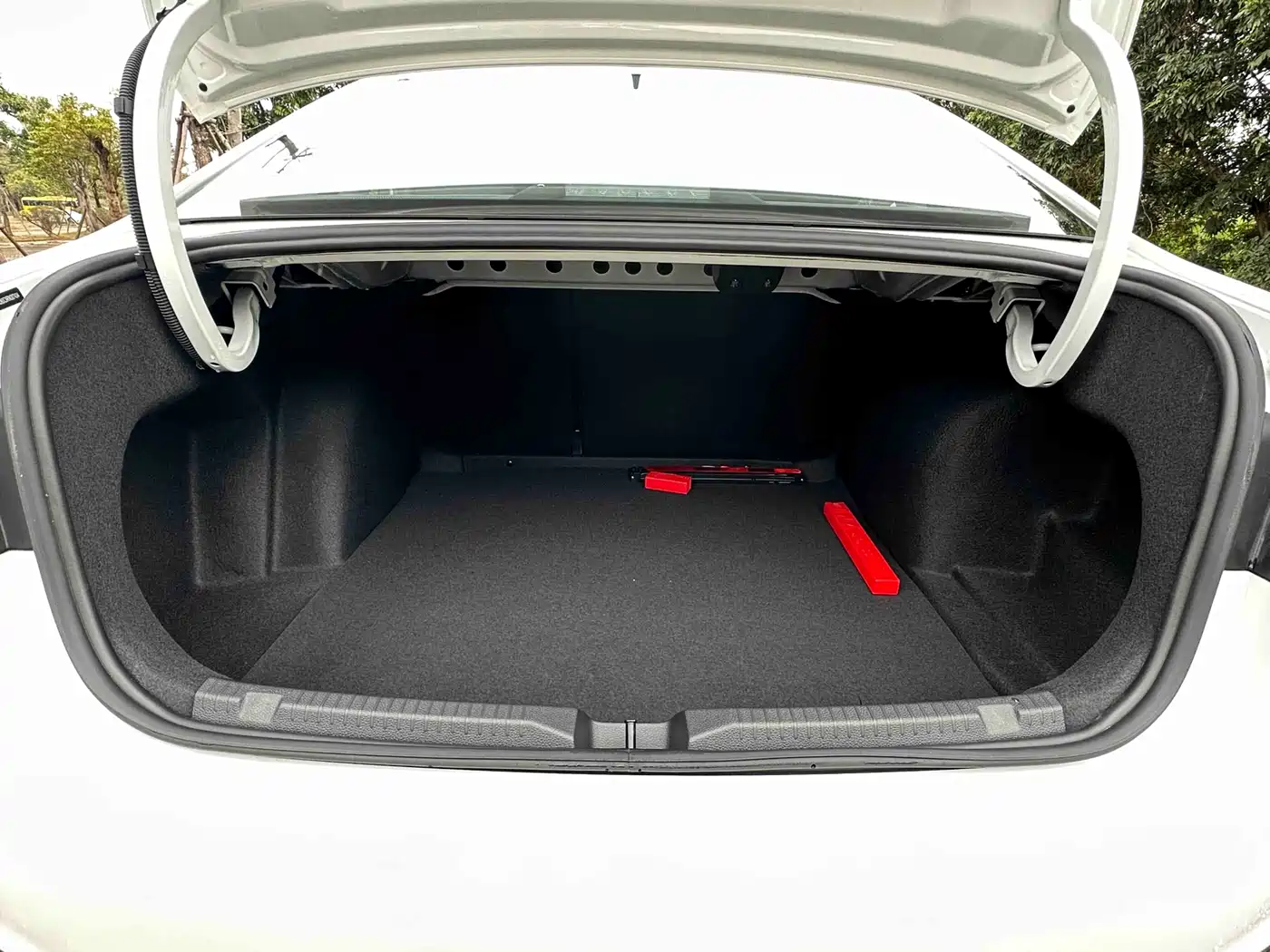 Volkswagen Lavida 2024 Model 300TSI DSG Starlight Leading Edition фото 11