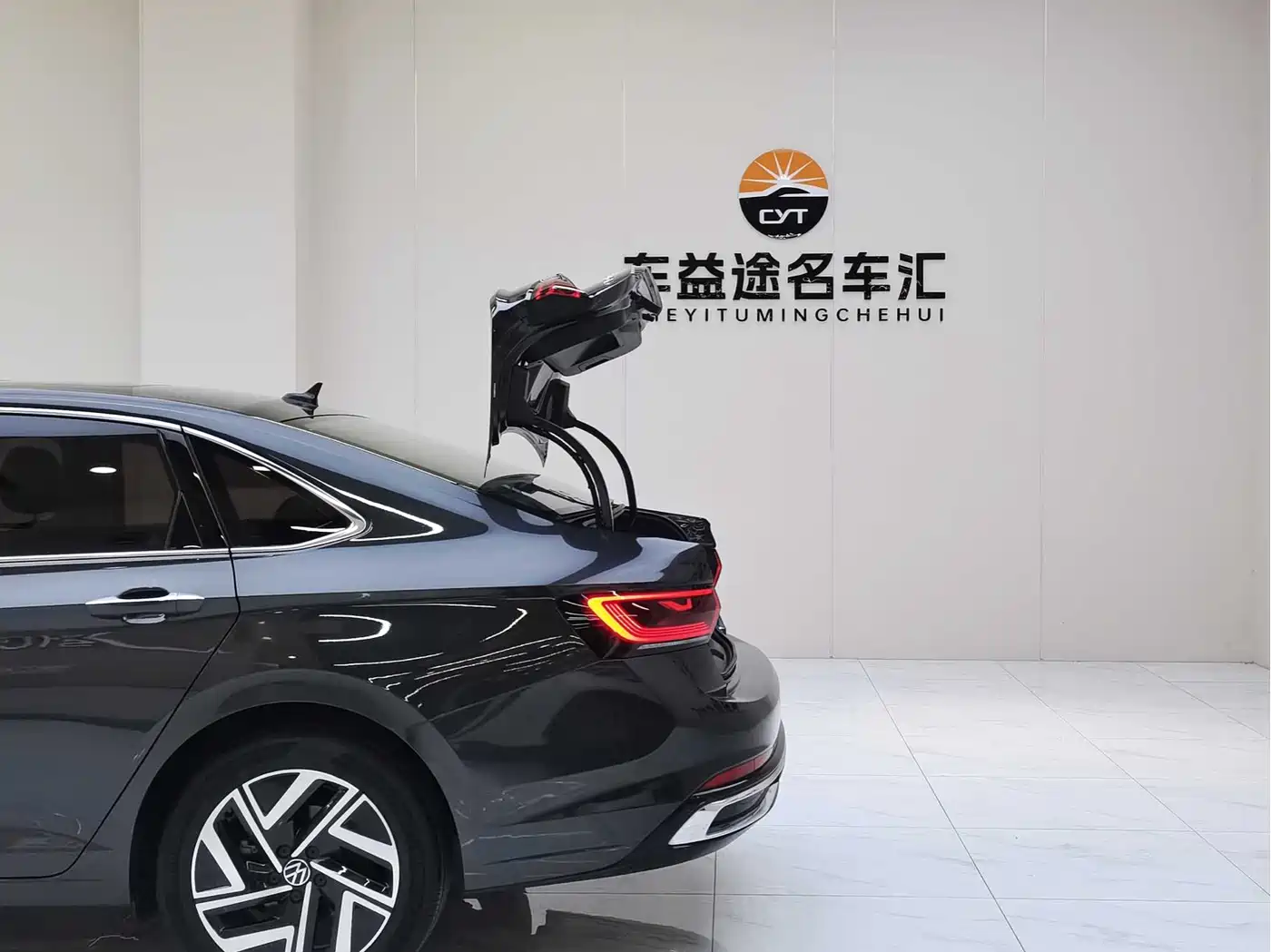 Volkswagen Sagitar 2023 300TSI DSG Surpassing Edition фото 21