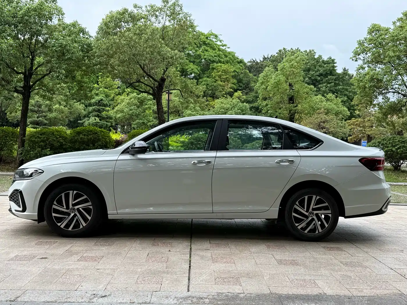 Volkswagen Lavida 2024 Model 300TSI DSG Starlight Leading Edition фото 7