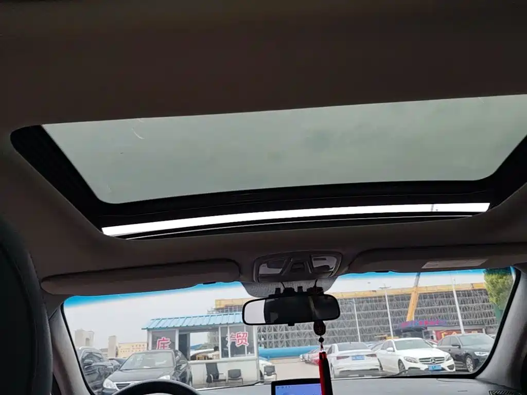 Kia K5 2015 2.0L Automatic LUX фото 18