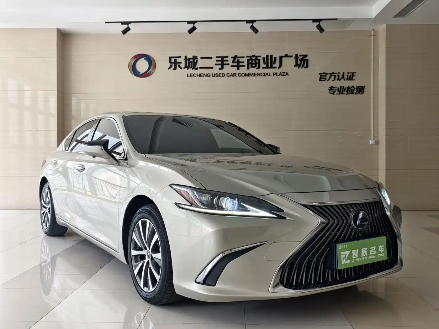 Lexus ES 2018 300h Excellence Edition China V фото 3