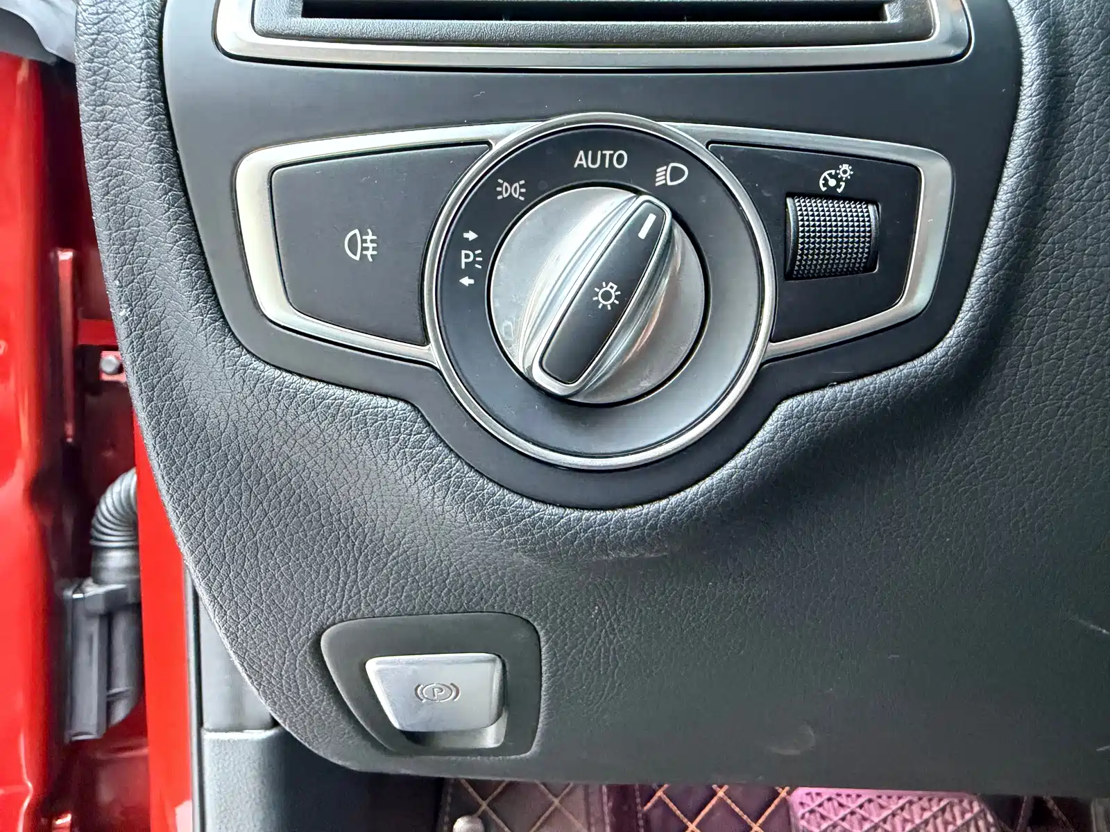 Фото 9 - Mercedes-Benz C-Class