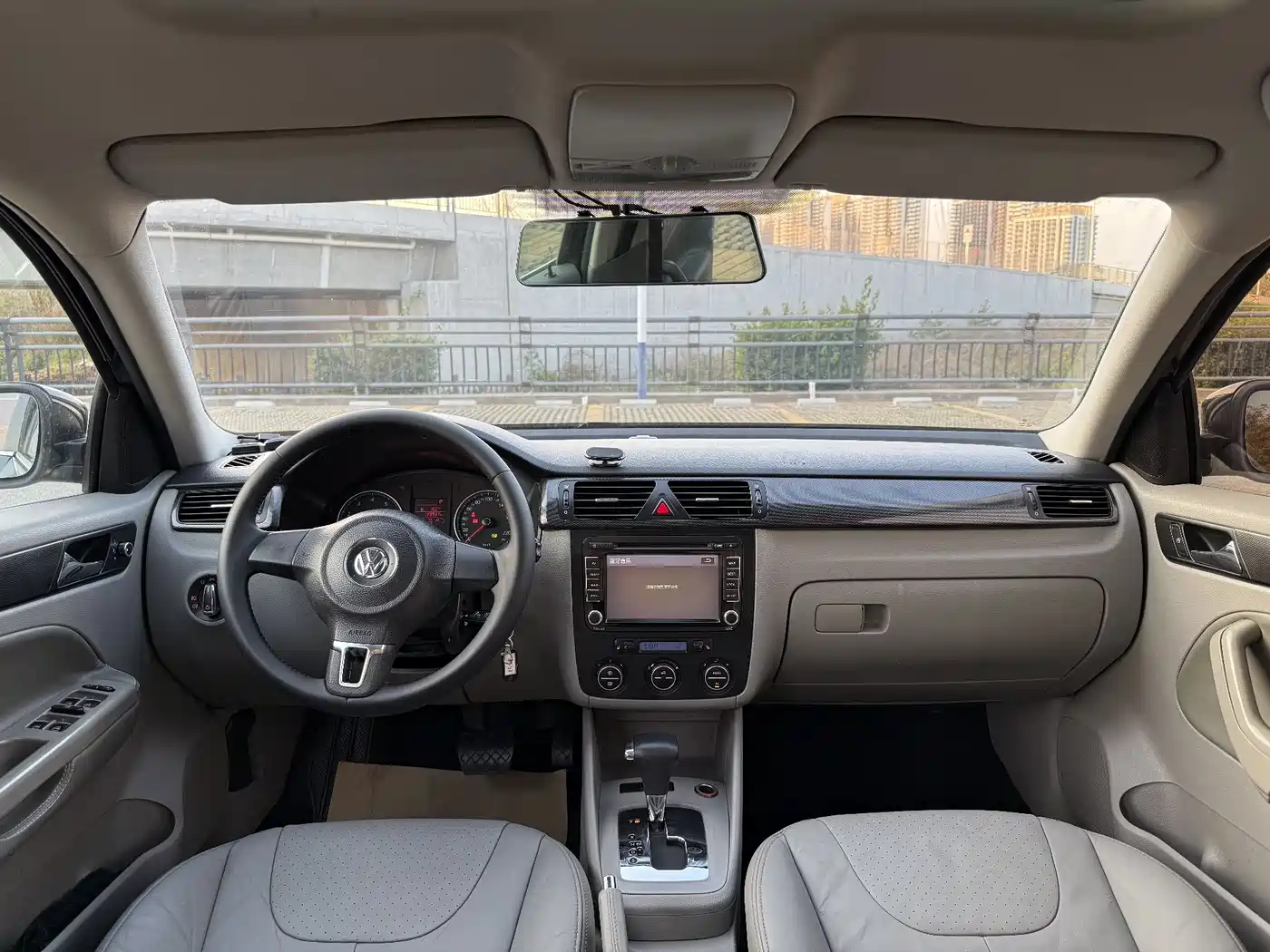 Volkswagen Bora 2012 1.6L Automatic Luxury Model фото 13