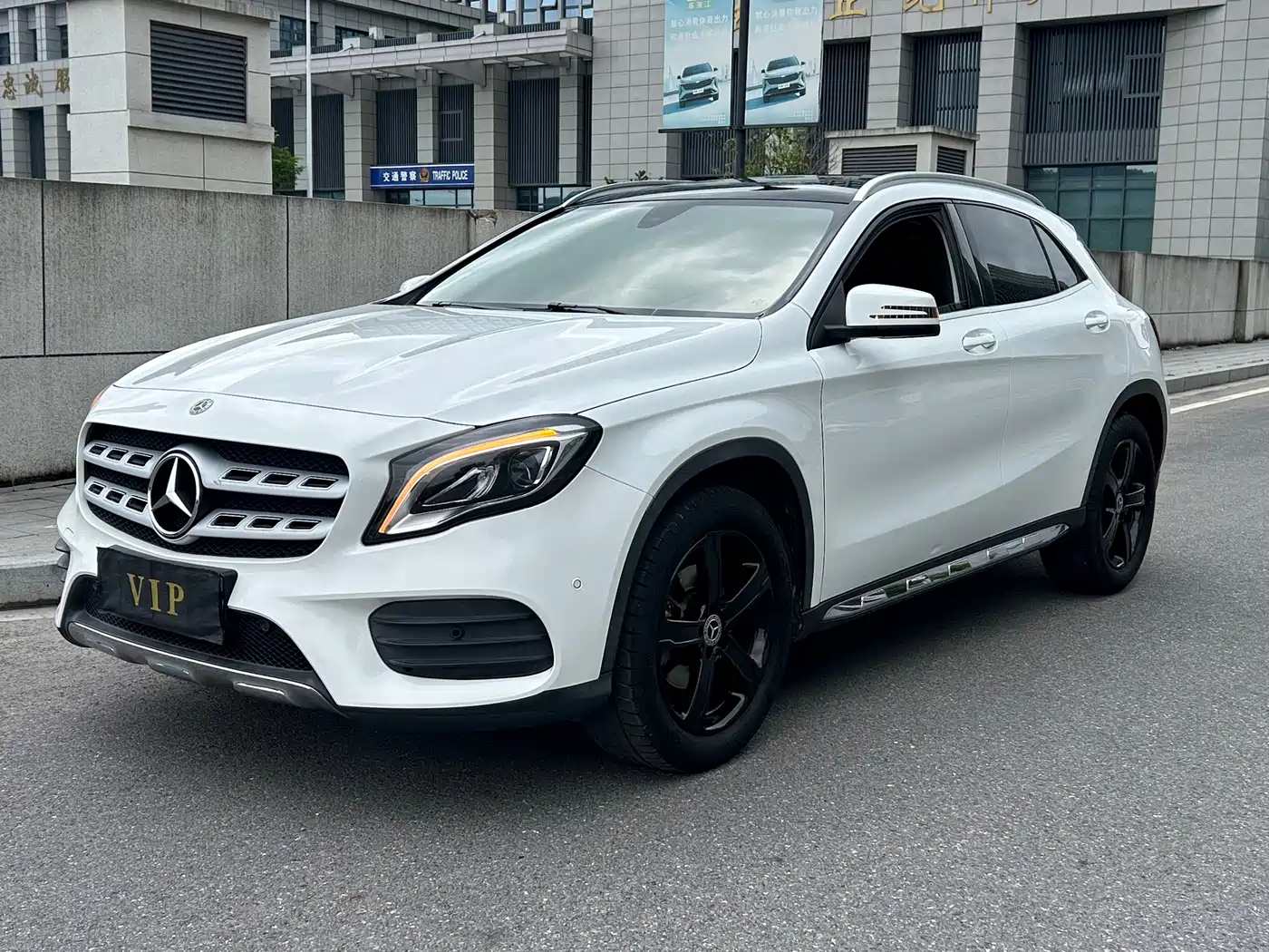 Mercedes-Benz GLA 2019 GLA 200 Fashion