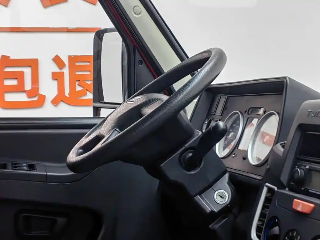 Iveco Daily 2023 2021 Model 2.8T V35 VAN Cargo Van 3 Seats Short Wheelbase Medium Roof Single Tire Manual Door