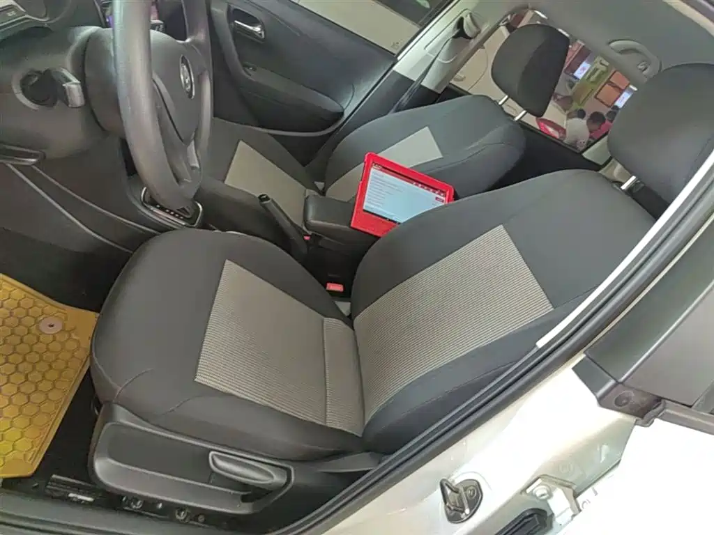 Volkswagen Polo 2016 1.4L Automatic Trend фото 15