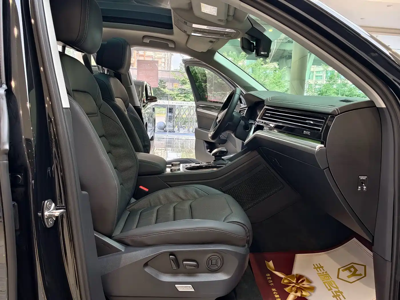 Volkswagen Touareg 2023 2023 3.0TSI R-Line Black Sports Package