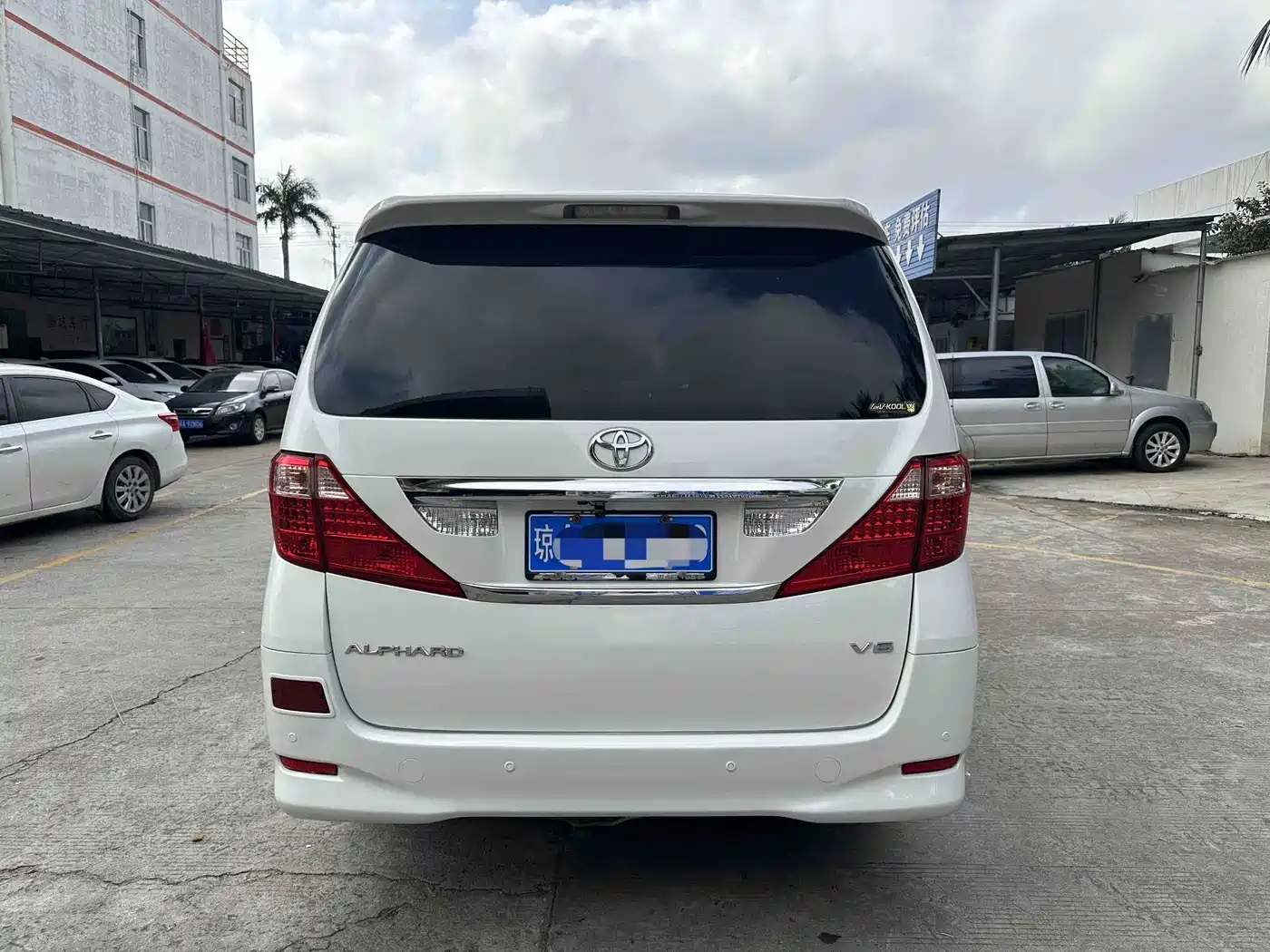 Toyota Alphard 2011 3.5L Luxury Edition фото 4