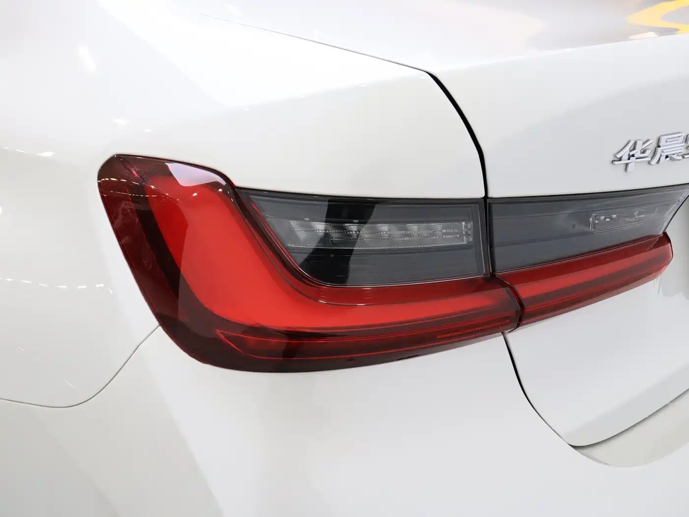 BMW 3 Series 2024 325Li xDrive M Sport Package фото 9